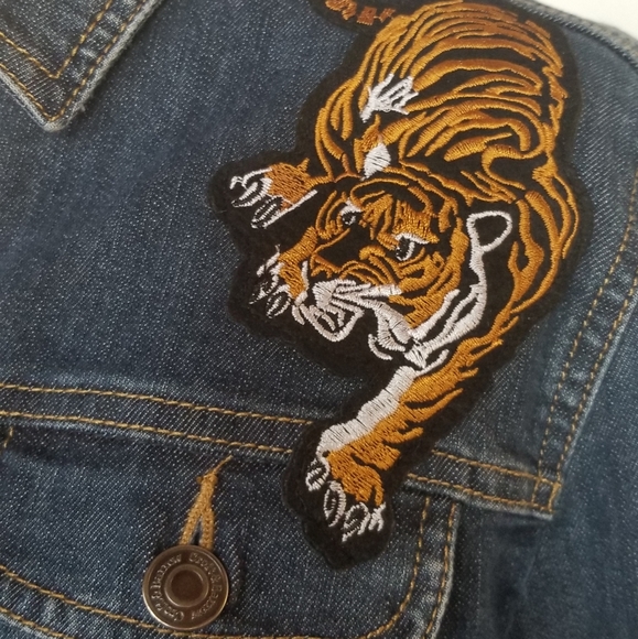 Large Denim jacket upcycled with tiger patch. - Picture 1 of 7
